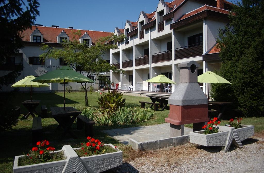 Siesta Club Apartman Harkány Εξωτερικό φωτογραφία