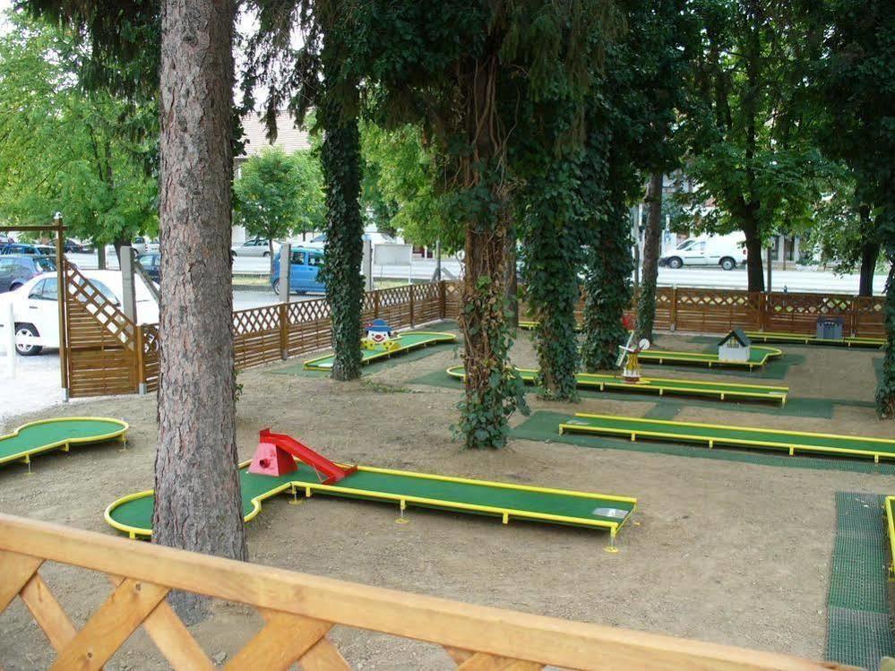 Siesta Club Apartman Harkány Εξωτερικό φωτογραφία